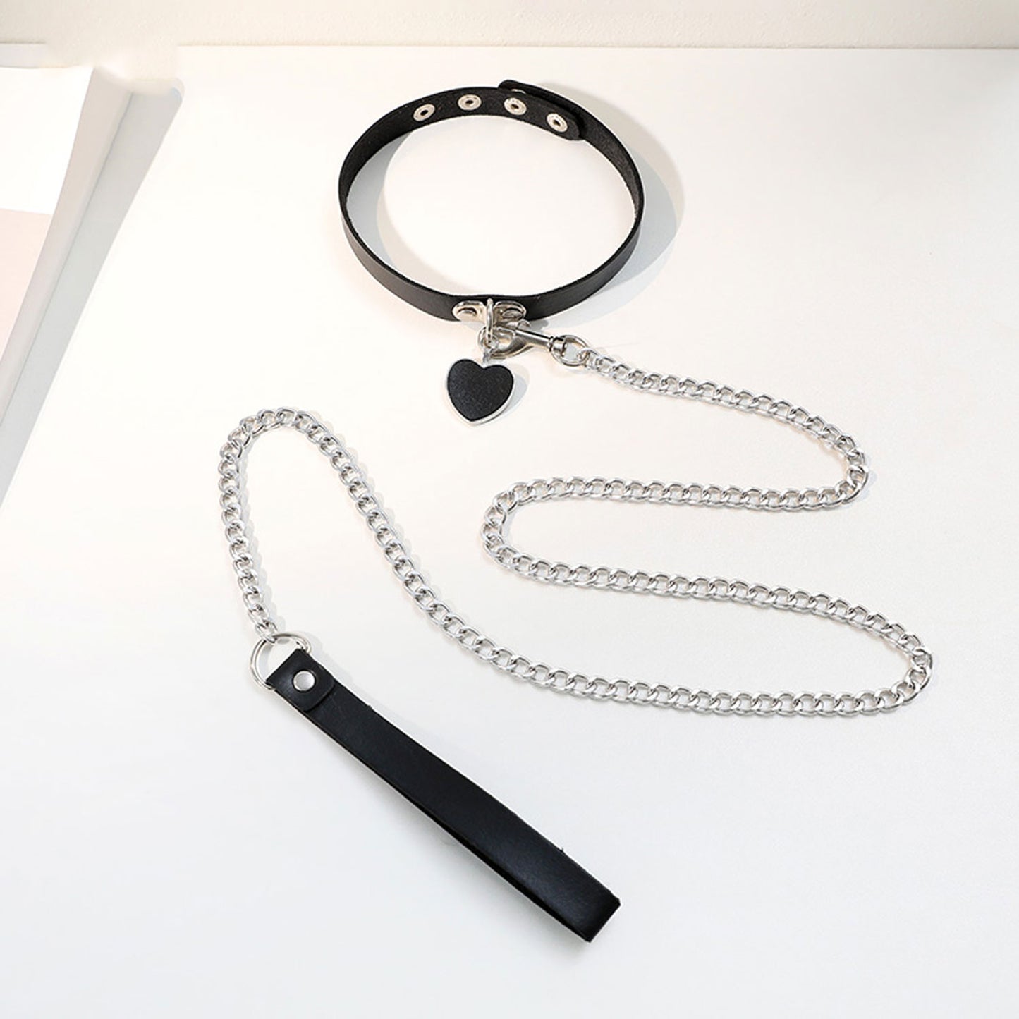 Fee Et Moi - Adjustable Heart Collar with Leash Chain