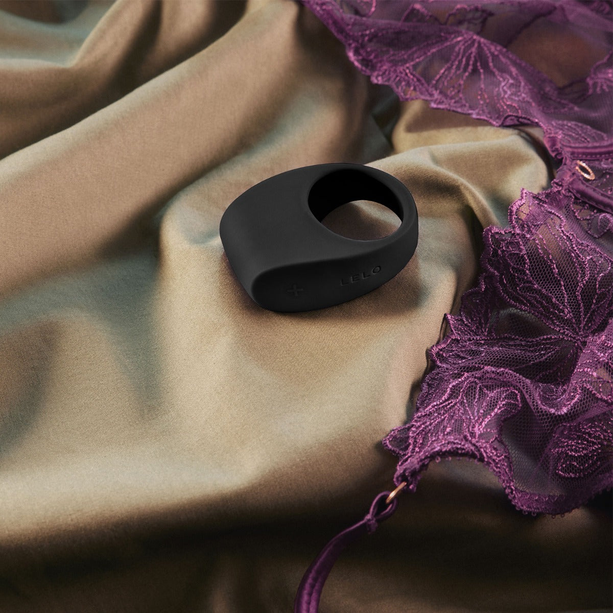 Lelo - Tor 3 App-Controlled Vibrating Couple's Ring Black (Free Massage Candle)