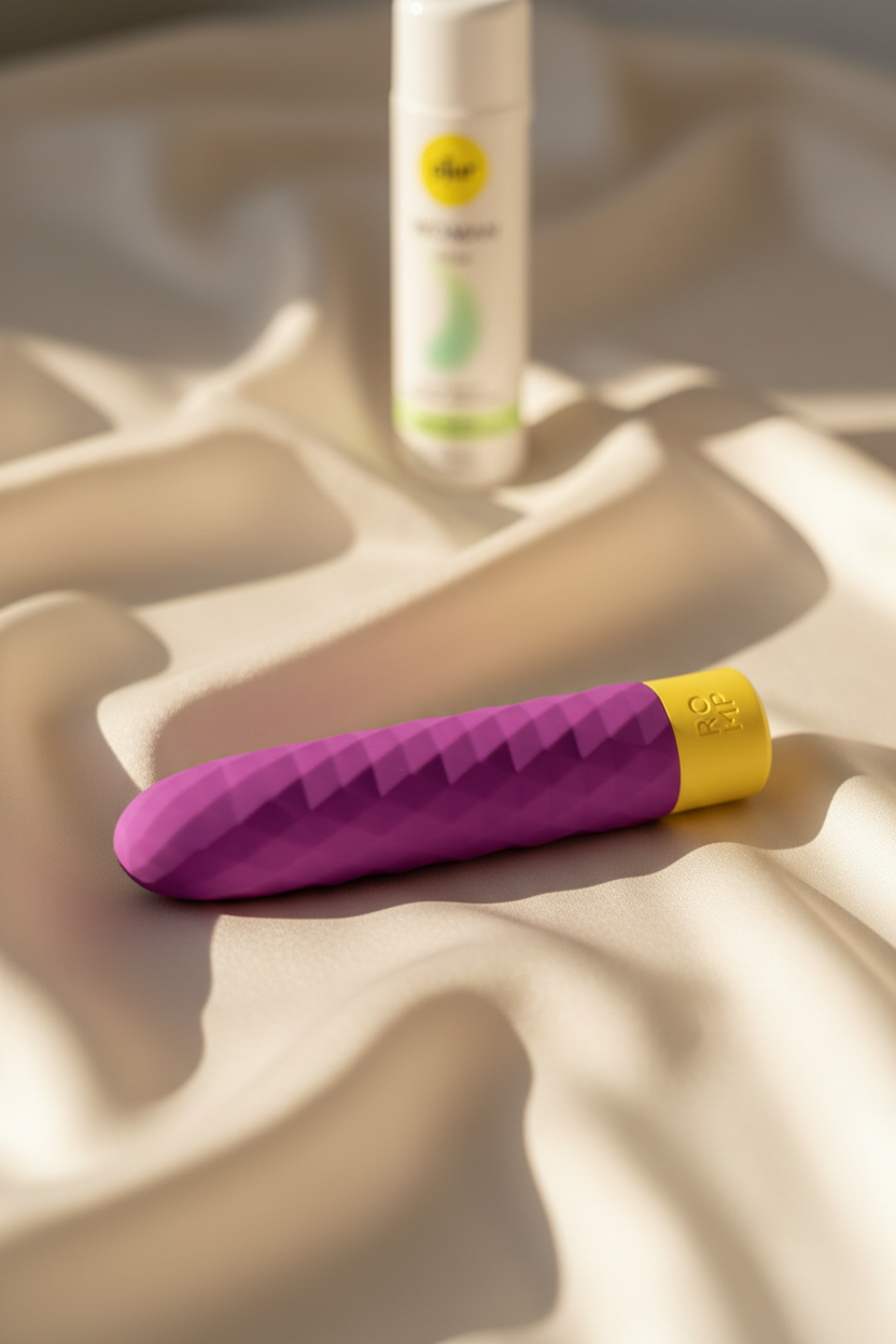 ROMP Beat and Pjur Woman Aloe Close-up